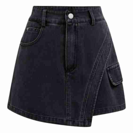 Edgy Curved Seam Flap Denim Skorts in Smoke