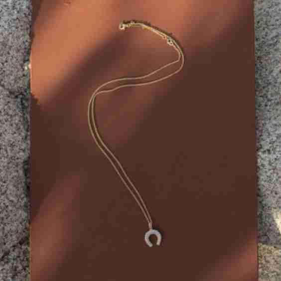 Loren Horseshoe Pendant Necklace