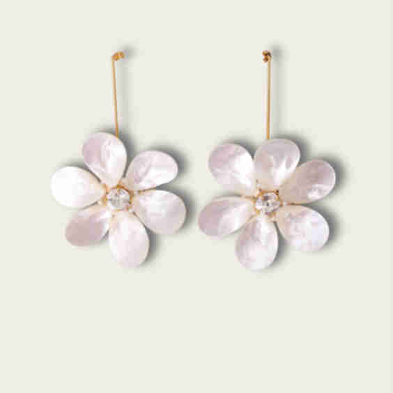 Fleur Blanche Earrings