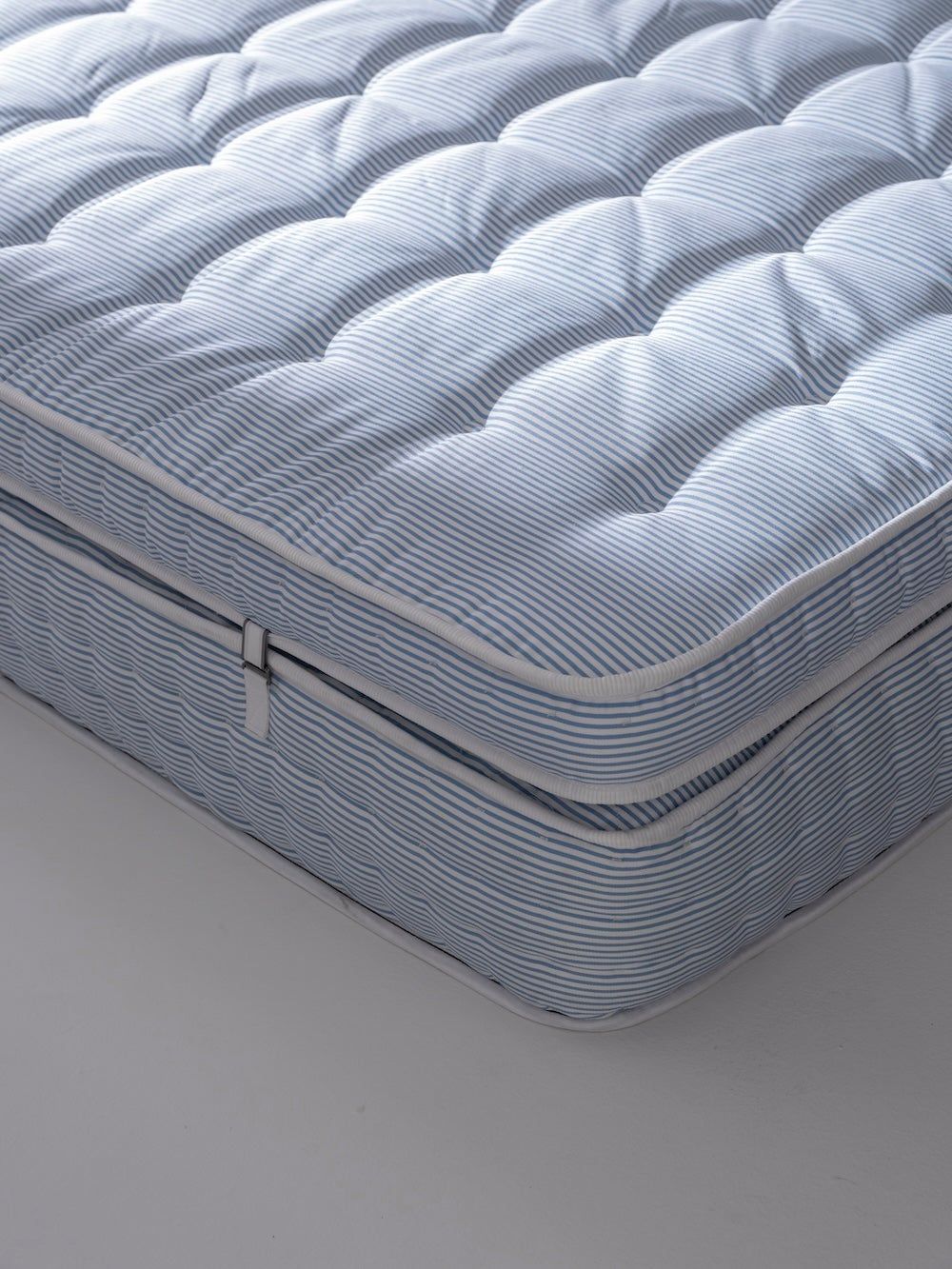 The Elizabeth Mattress - Thumbnail 3