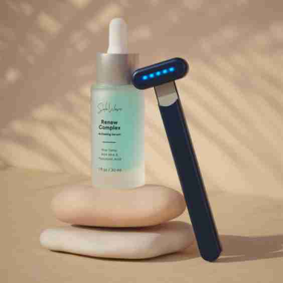 Advanced Skincare Wand With Blue Light Therapy & Serum Kit