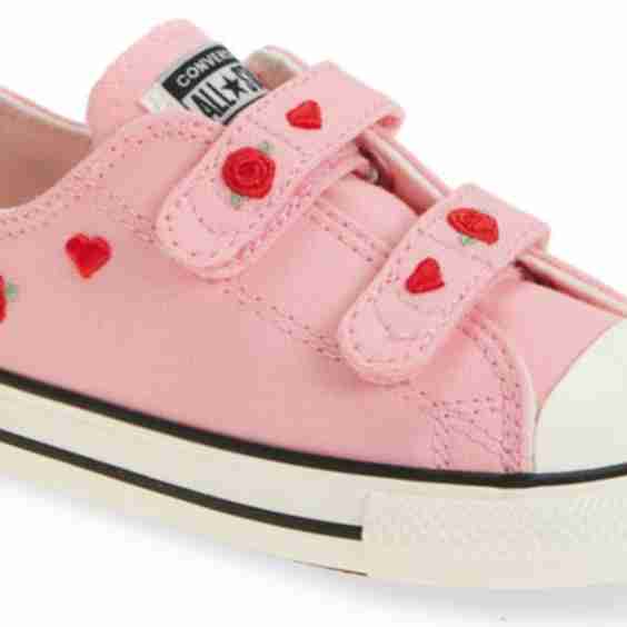 Kids' Chuck Taylor All Star Valentine's Day 2V Sneaker