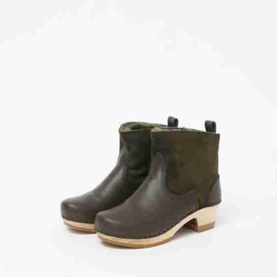 5 Pull On Shearling Clog Boot On Mid Tread 