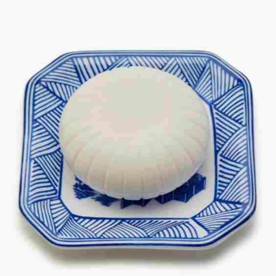 Blue Willow Sandalwood Soap with Porcelain Tray