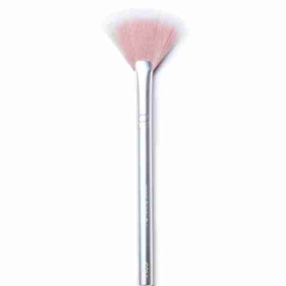 Skin2Skin Classic Fan Brush