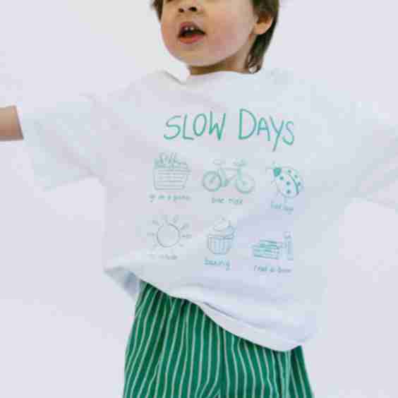 Oversized Graphic Tee Slow Days White