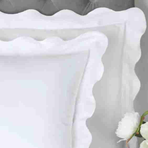 Appletree Boutique Scallop Edge 