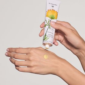 DR.HAUSCHKA