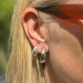 Hugg Earrings