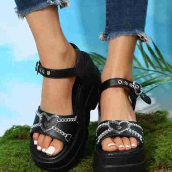 Black Heart & Chain Decor Sandals
