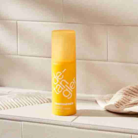 Shine-Enhancing Detangler