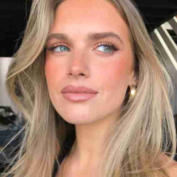 Mia Connor Makeup Reviews