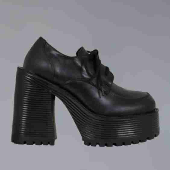 Des Shoe