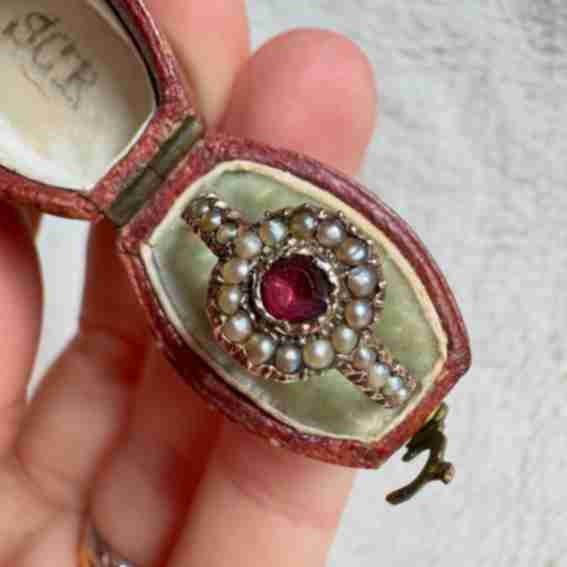 Pretty Antiquerings and Things Reviews