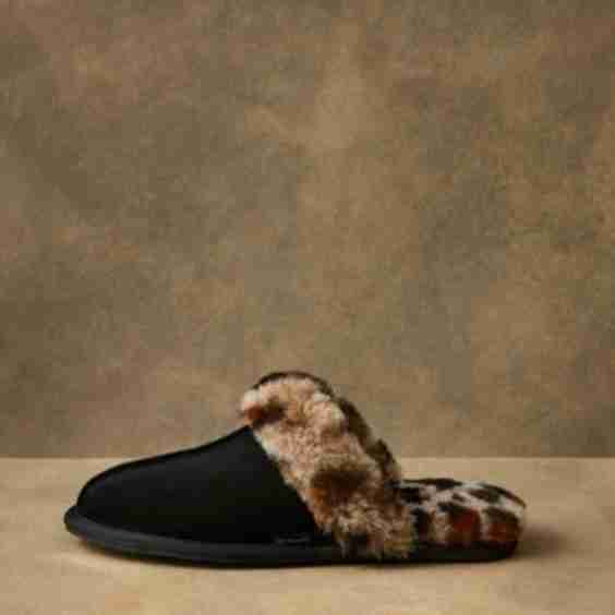 Classic Shearling-Lined Leather Scuff Slippers