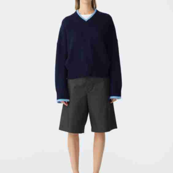 High V Contrast Neck Knit