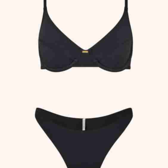 So Chic Sculpting Top