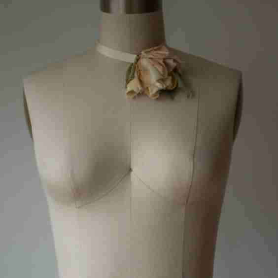 Falling Flower Choker 