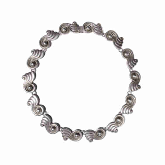 Nouveau Collar