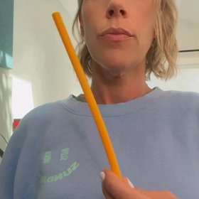 Singing / Straw