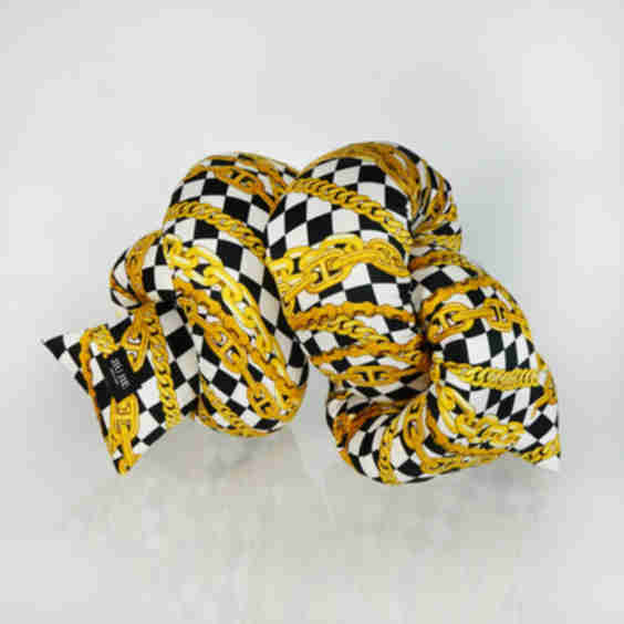 Chained2U Double Knot Cushion