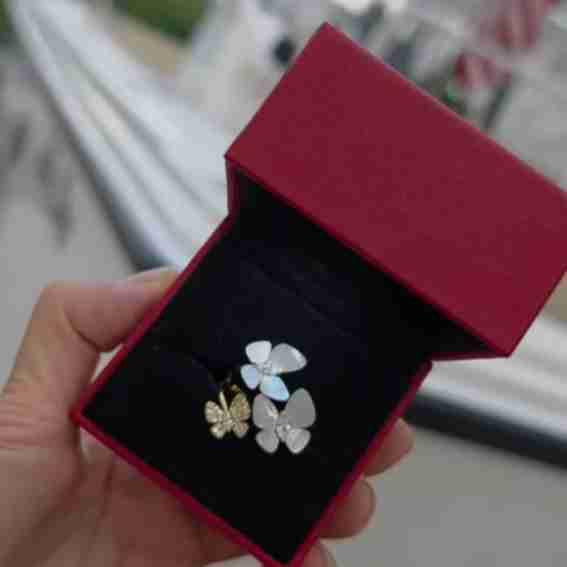 Joli Lily Reviews