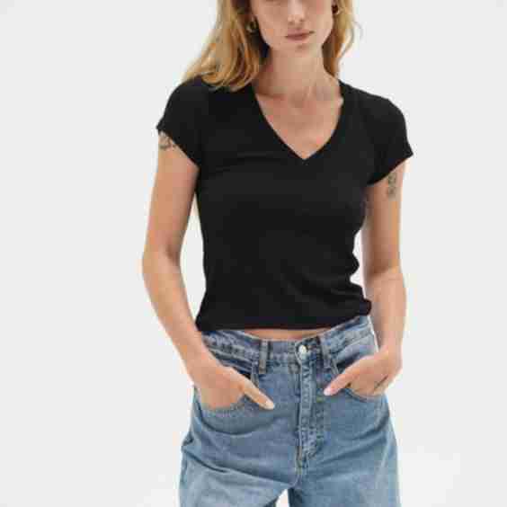 Fitted Ribbed V Neck