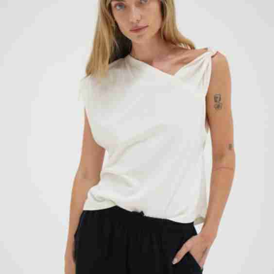Natia Tee