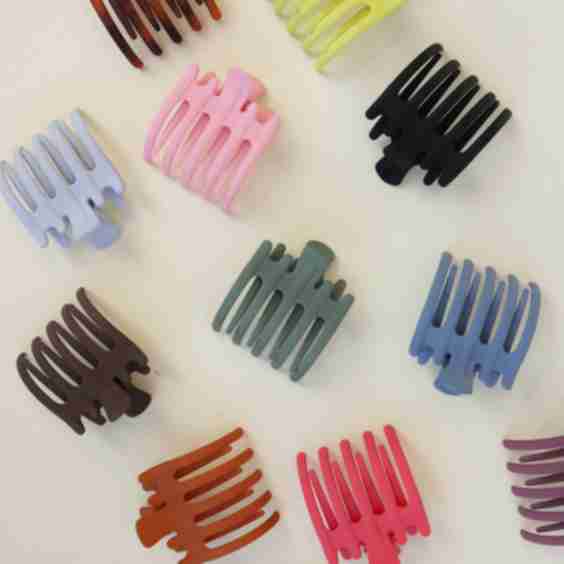 The Wide Lay Down Claw Matte 