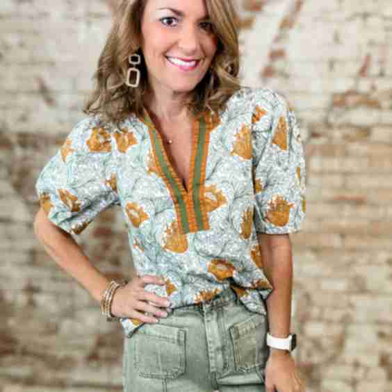 Vee Abstract Top