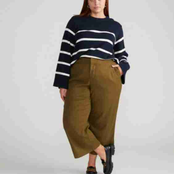 Courtyard Linen Capris