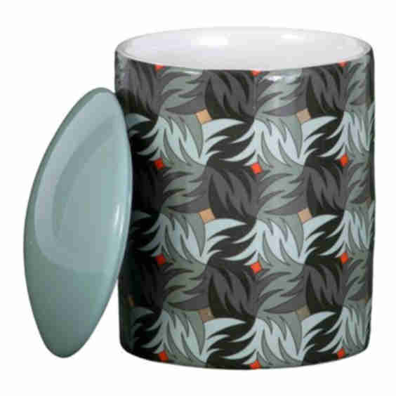 Garland Medium Ceramic Candle