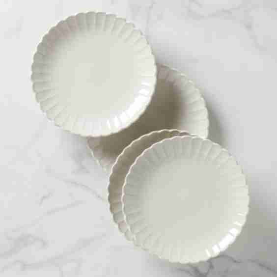 French Perle Scallop 4 Piece Dinner Plate Set