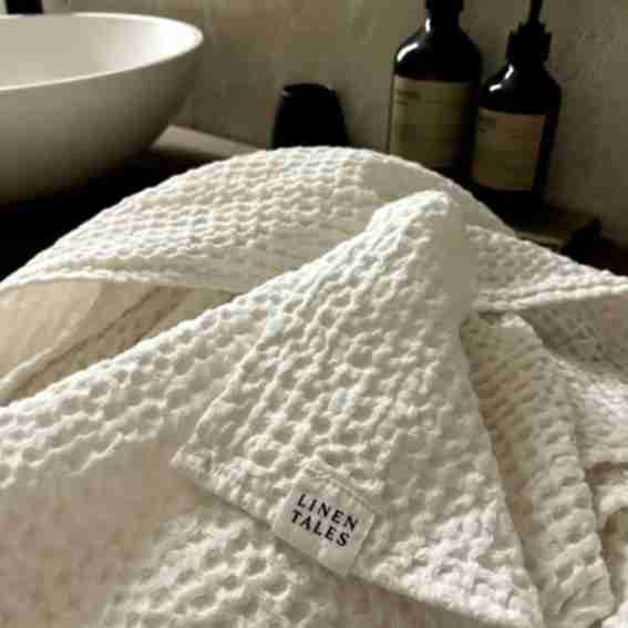Linen Tales Reviews