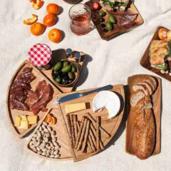 Picnic at Ascot Reviews