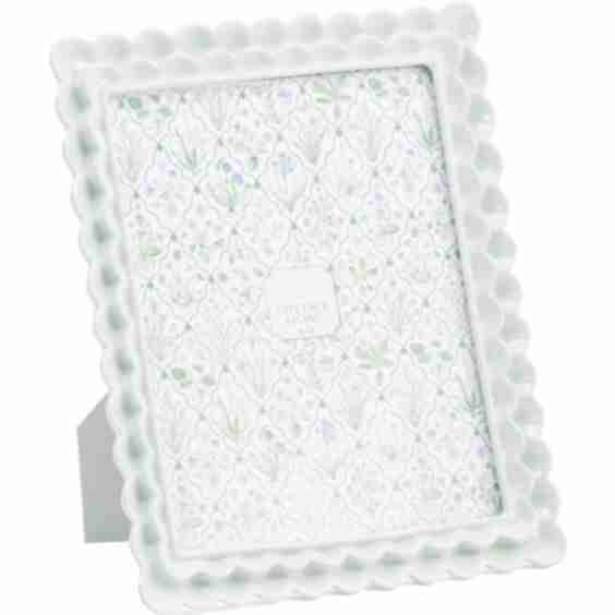 8x10 Ruffle Edge Tabletop Picture Frame