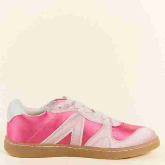 Vesta Sneaker