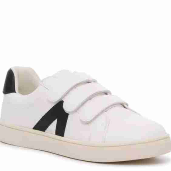 Izzie Sneaker - Women's