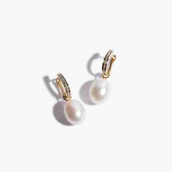 Favourites Pearl Earrings
