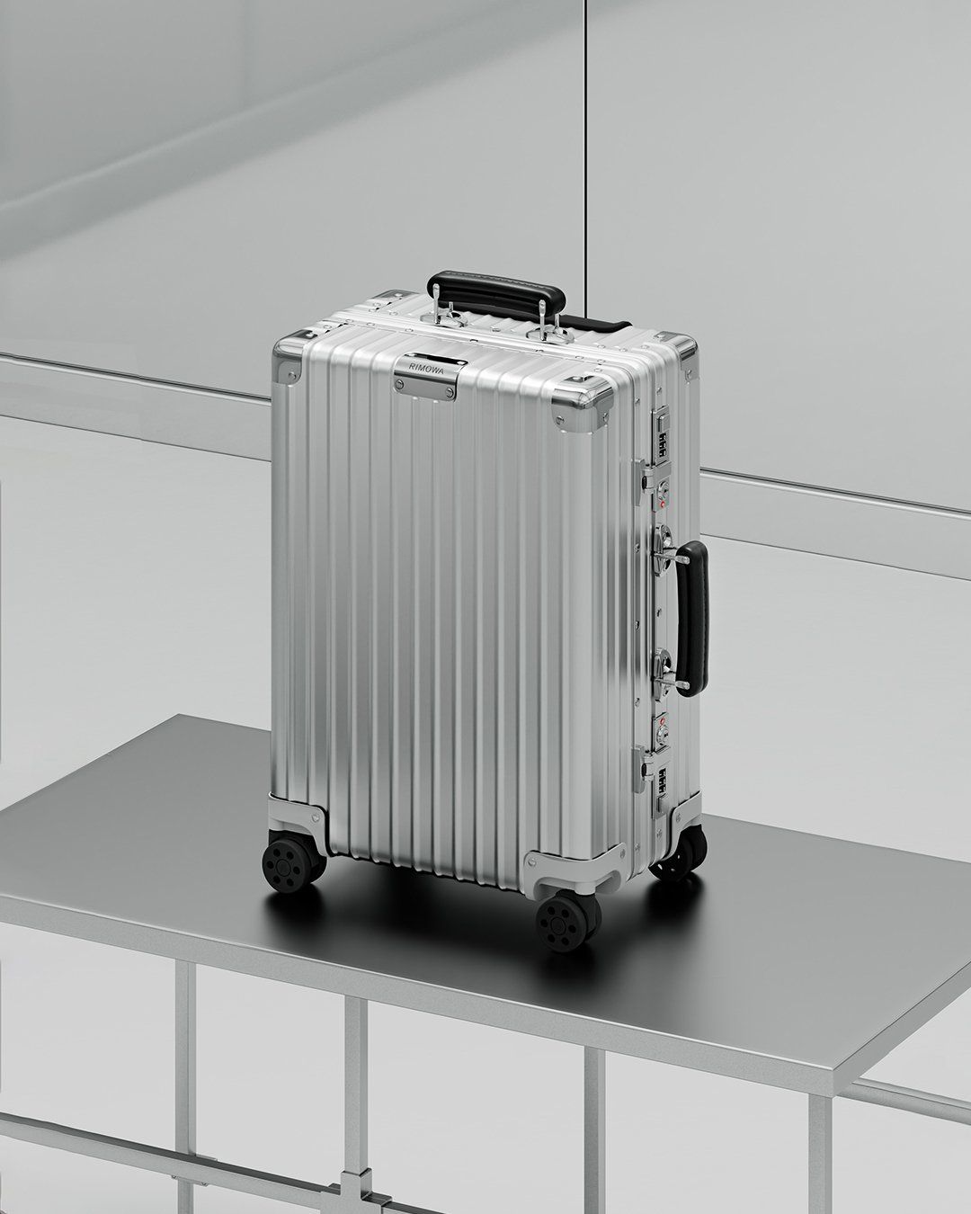 Similar to rimowa online