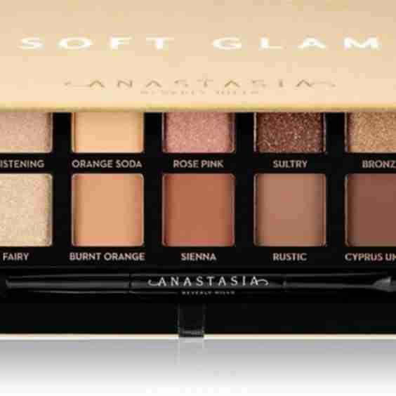 Soft Glam Eyeshadow Palette
