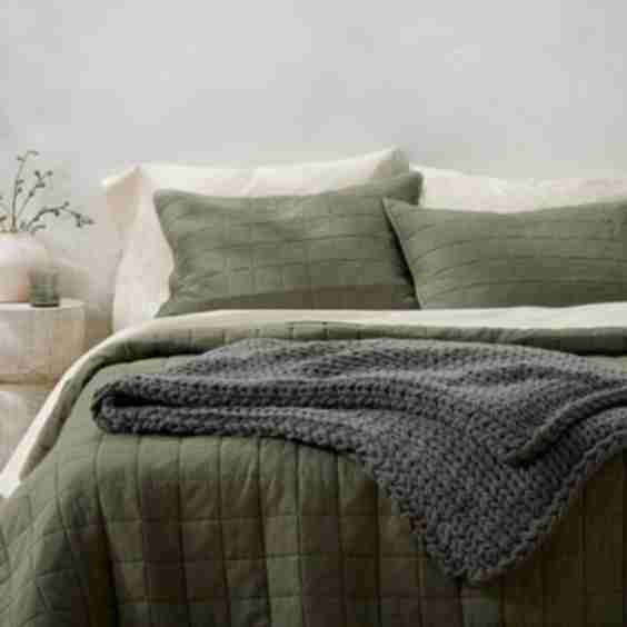 Oversized Solid Bed Throw