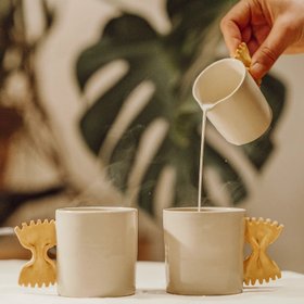ALICE MAKES POTTERY