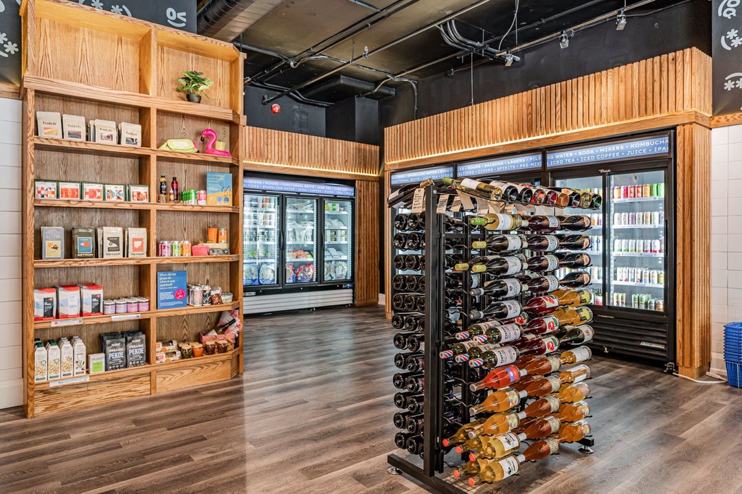 How do curated grocers choose which brands to bring into their stores