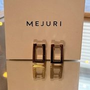 Lily L's review of Mejuri