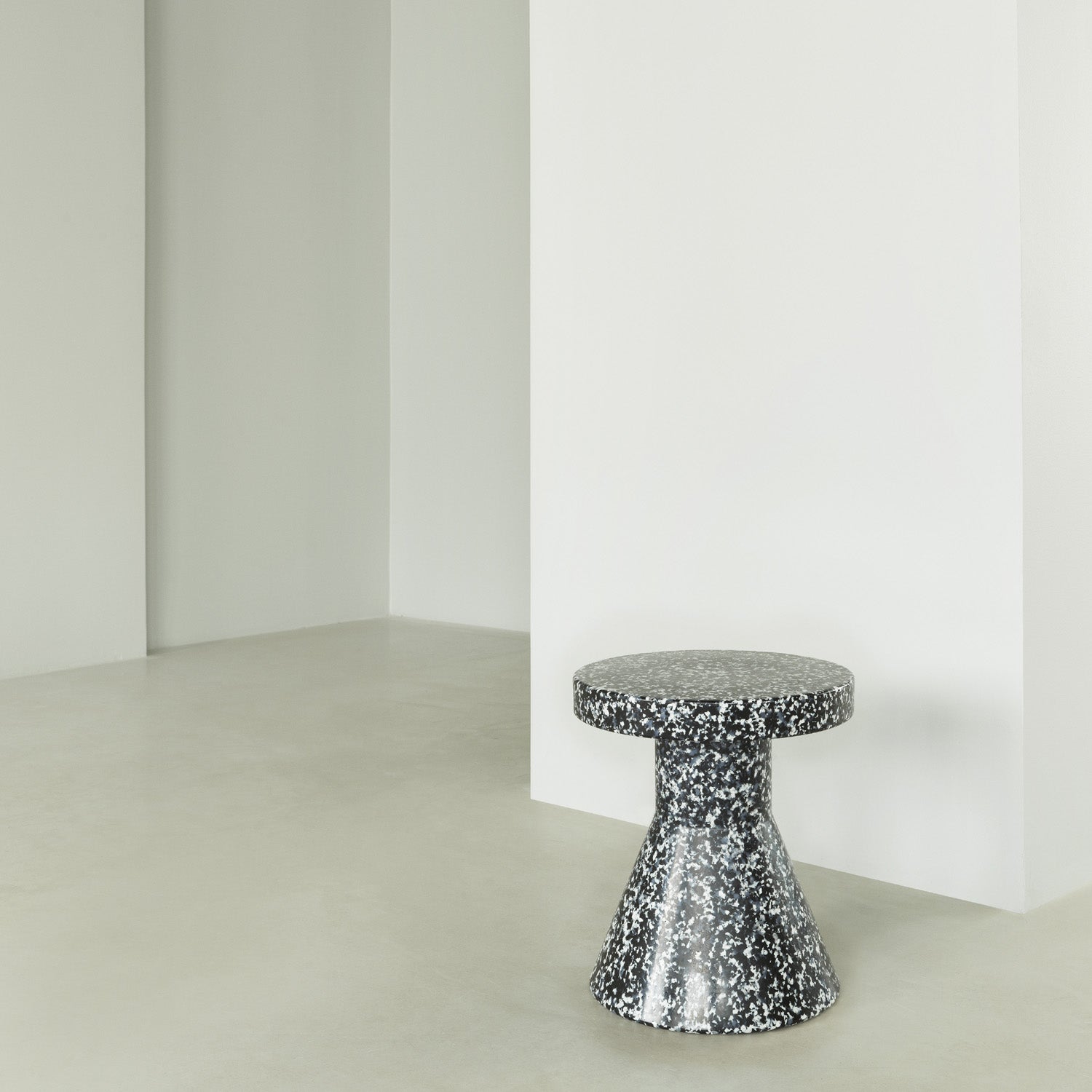 Bit Stool Sidetable Cone