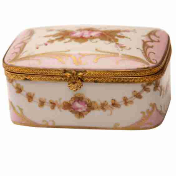 Marie Antionette Style Limoge Box (Pre-Owned)