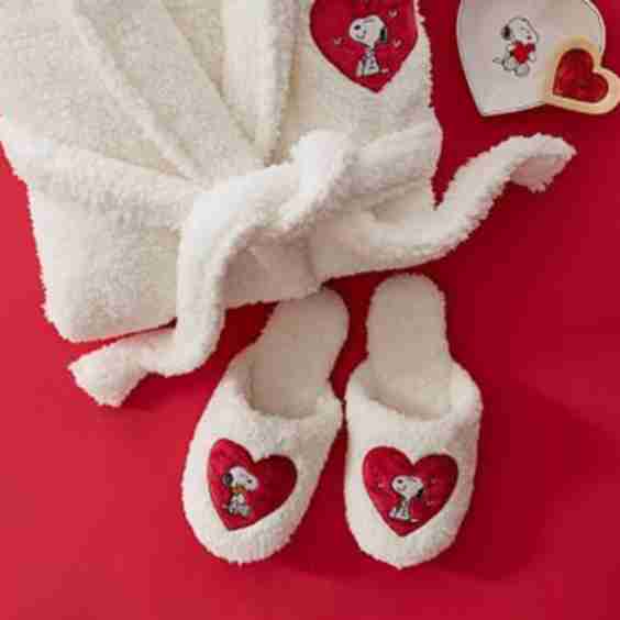 Snoopy Hearts Slippers