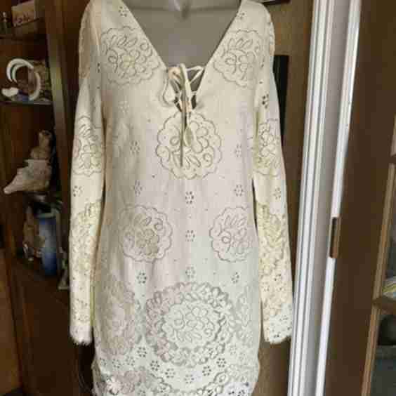 Bell Long Sleeves Lace Dress (Pre-Owned)