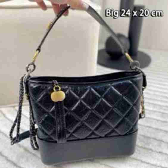 Quilted Hobo Shoulder Bag With Wide Strap